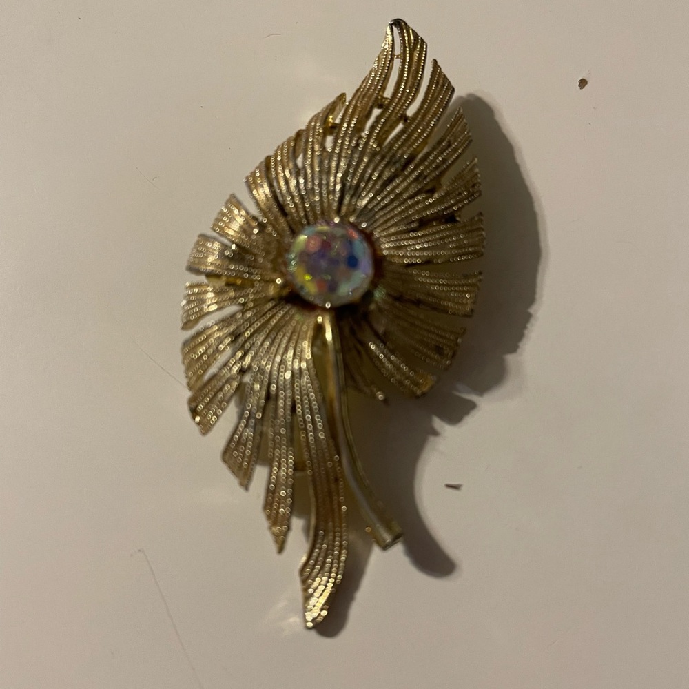 Vintage leaf brooch
